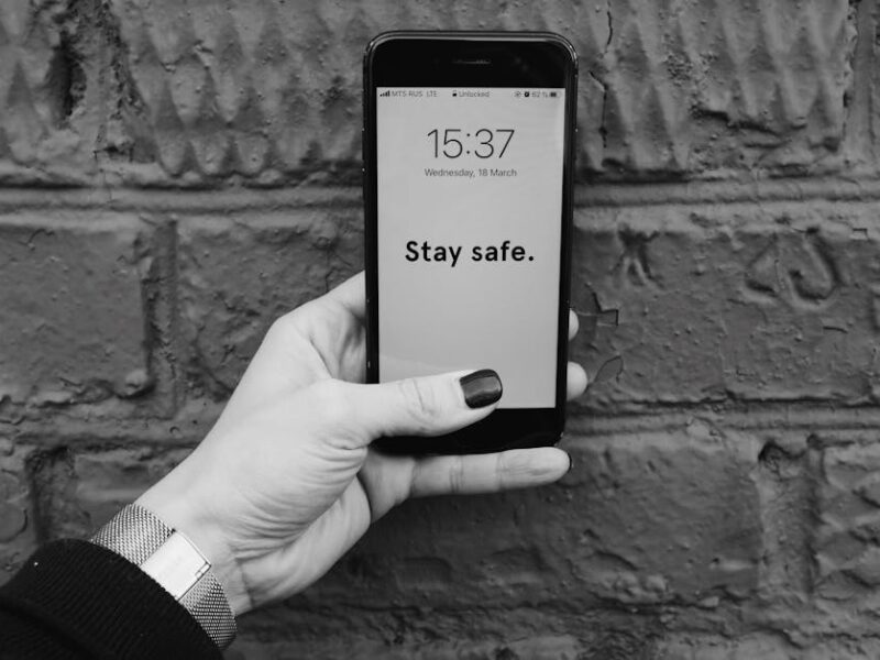 Technologijų higiena namuose: kaip apsaugoti telefoną ir paskyras nuo sukčių per 15 minučių